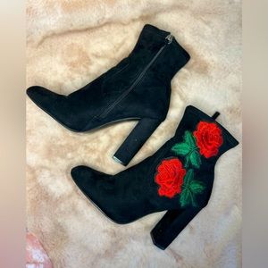Steve Madden Edit Suede Boot feat. Embroidered Rose Size 8.5